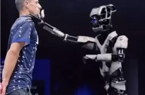 Робот против человека. Будущее наступило. Невероятное видео.